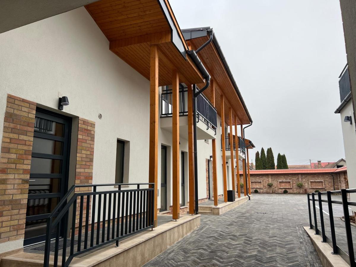H11 Rooms Esztergom Eksteriør billede