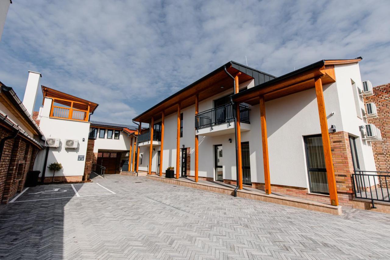 H11 Rooms Esztergom Eksteriør billede